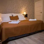 Indium Panzio Bed and Breakfast Έγκερ
