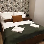 Indium Panzió Bed and breakfast