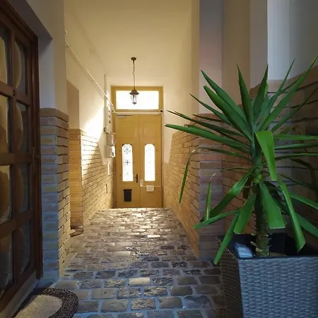 Indium Panzio Frühstückspension 3*