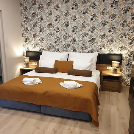 Oda ve Kahvaltı Indium Panzio 3*