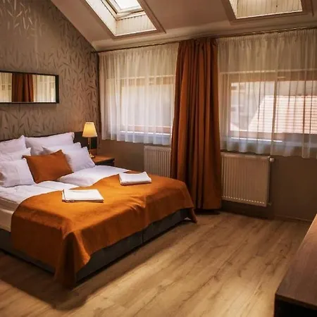 Indium Panzio Bed & Breakfast 3*