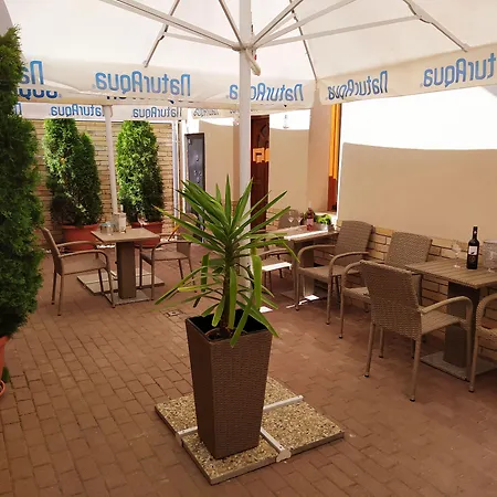 Indium Panzio Frühstückspension Erlau