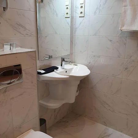 Indium Panzio Oda ve Kahvaltı 3*