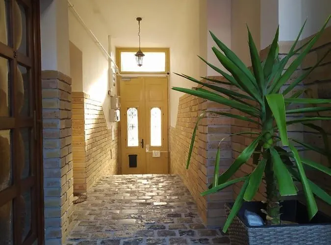 Indium Panzio Bed and Breakfast 3*